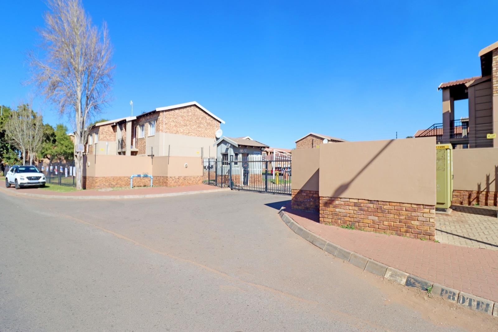 2 Bedroom Apartment in Protea Glen