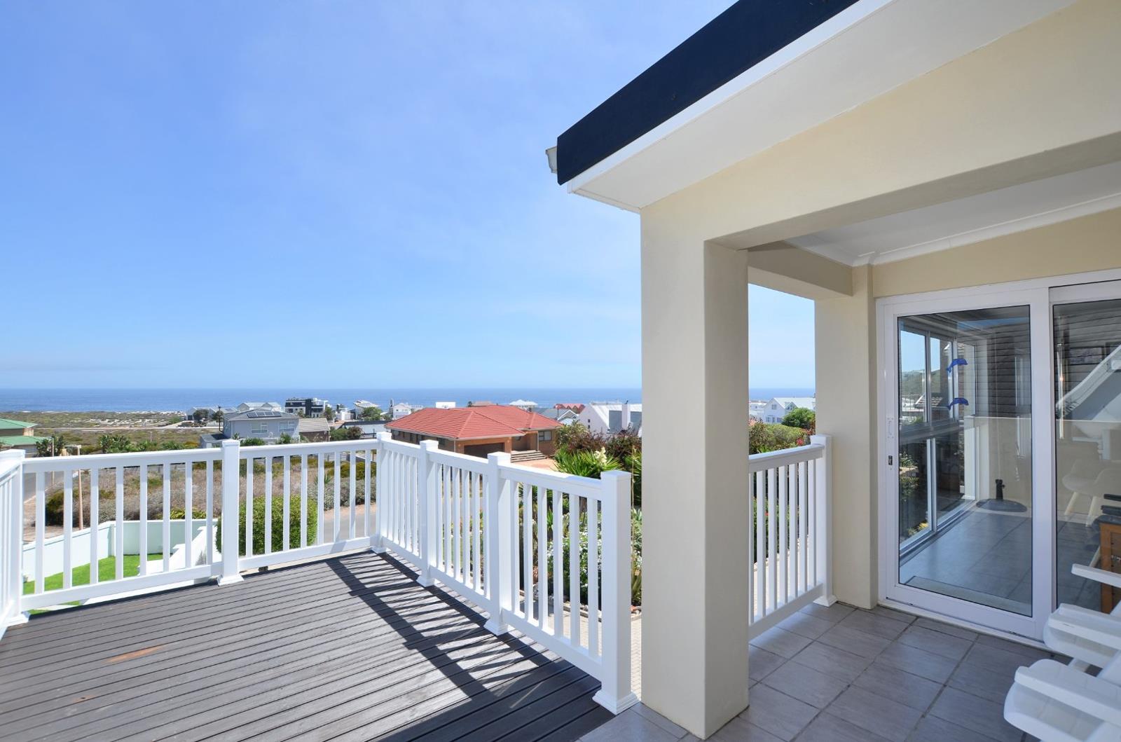 4 Bedroom House in Yzerfontein
