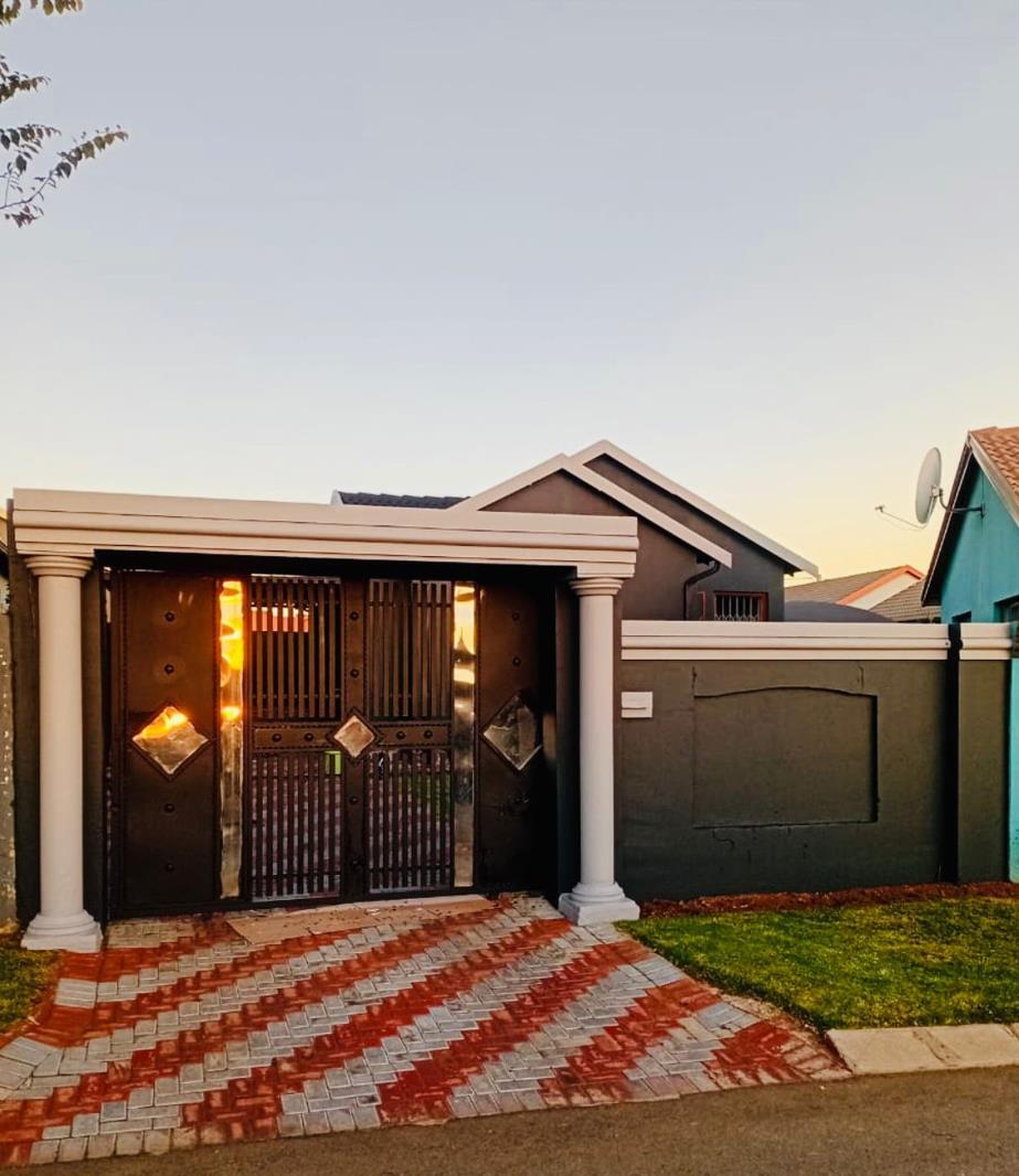 3 Bedroom House in Fleurhof