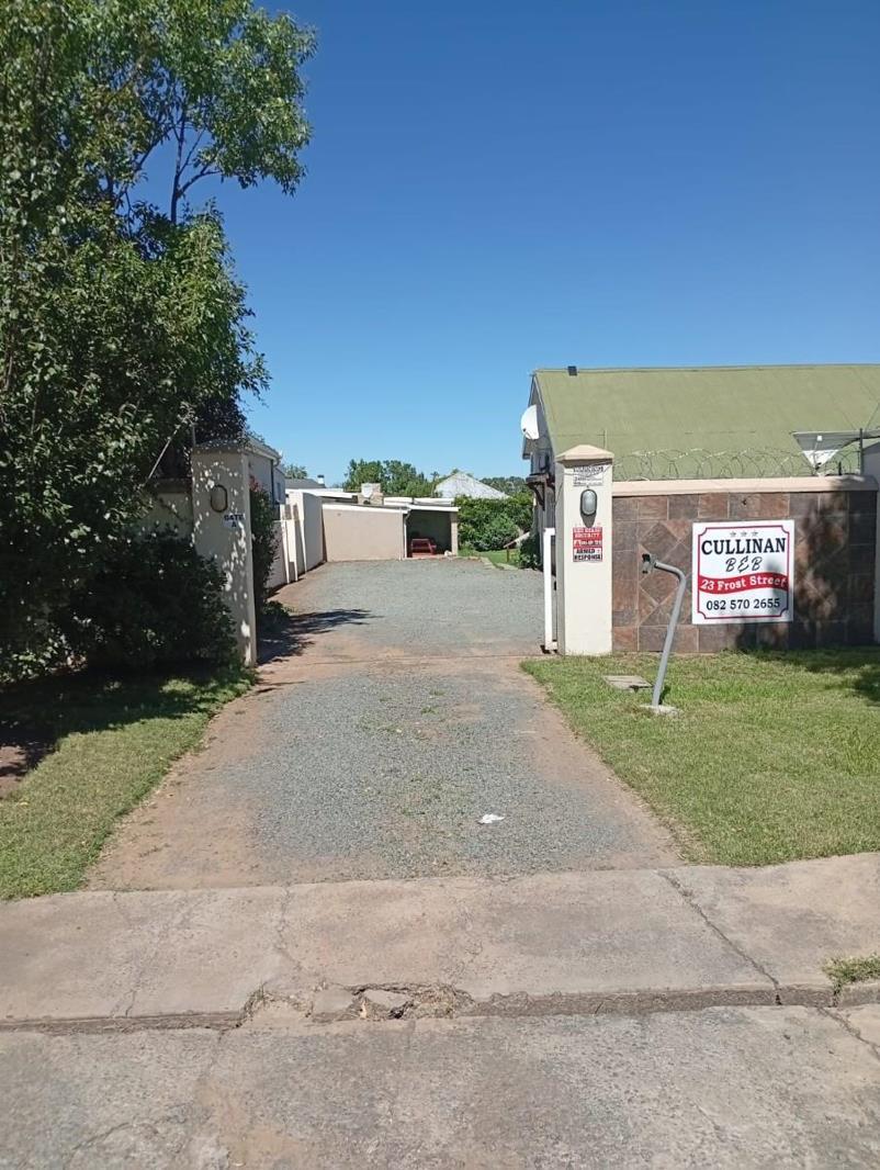 10 Bedroom House in Top Town
