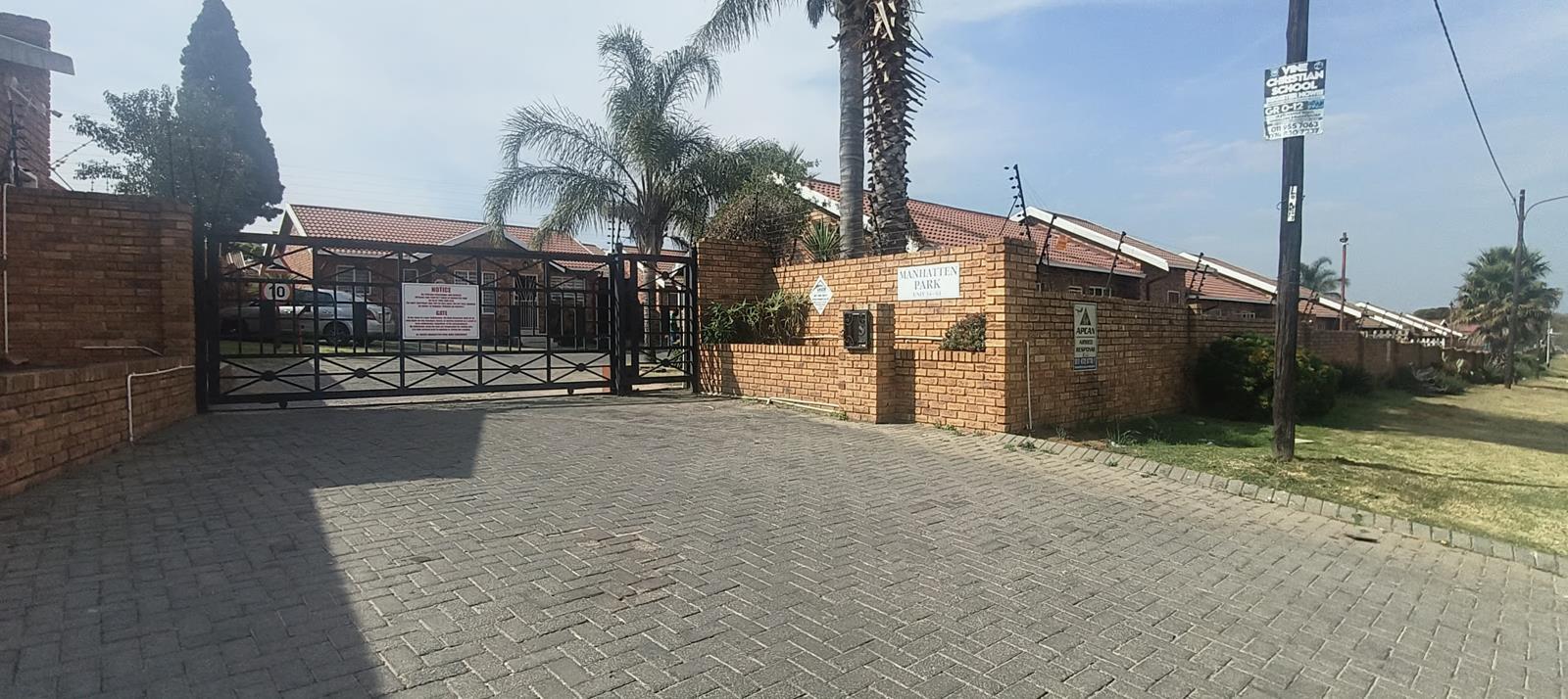 3 Bedroom Townhouse in Grobler Park