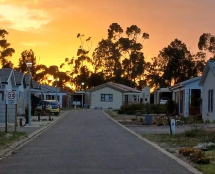 665 m² Land available in Albertinia