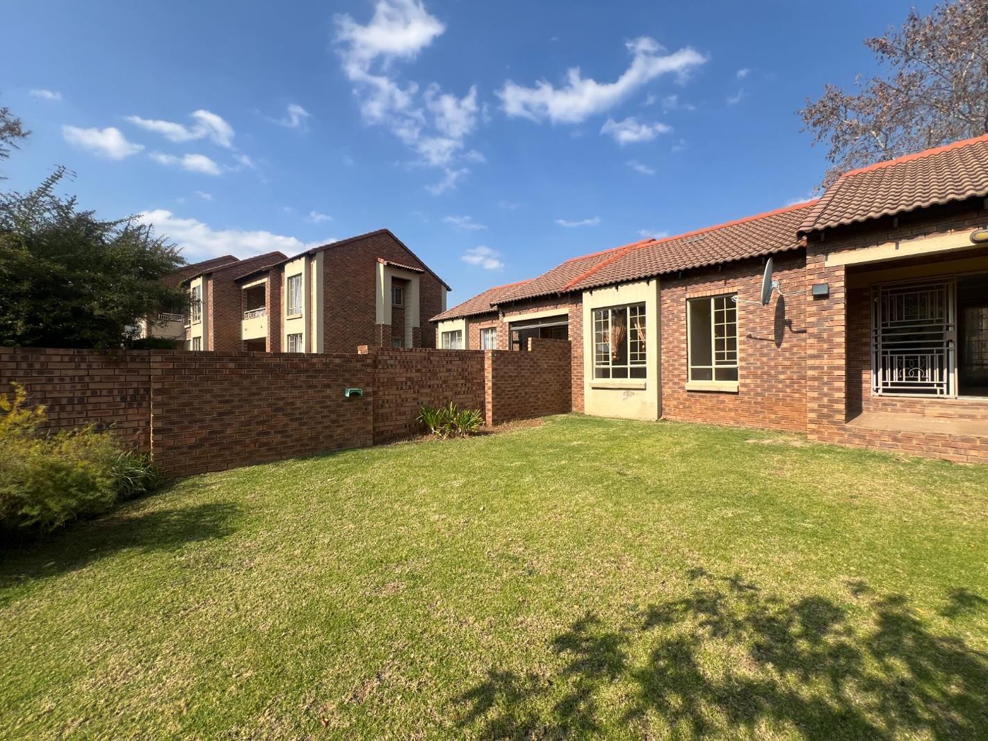 2 Bedroom Townhouse in Mooikloof Ridge
