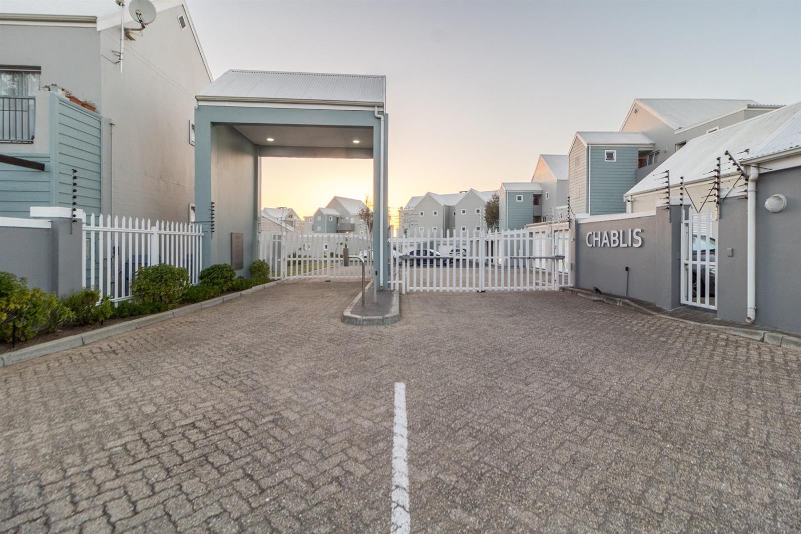 2 Bedroom Apartment in Burgundy Estate