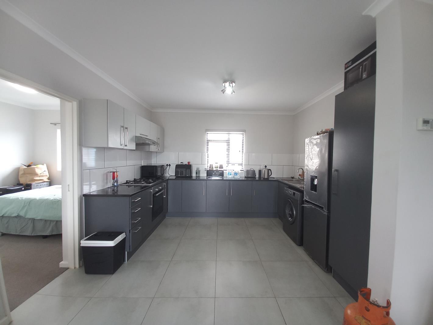 2 Bedroom Apartment in Burgundy Estate