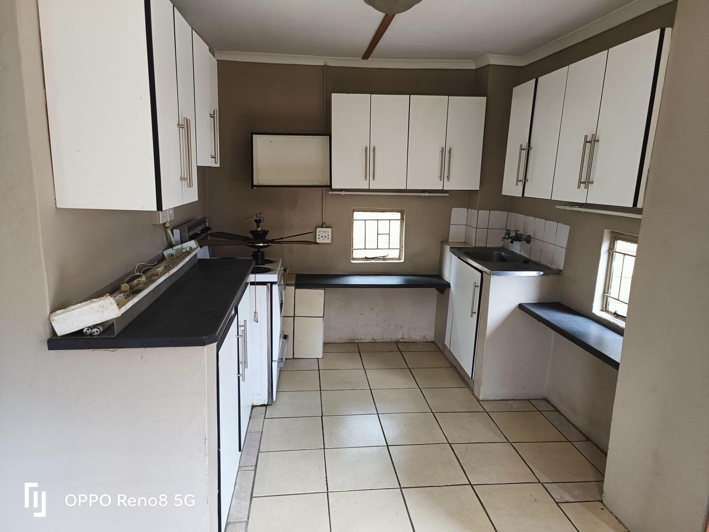 5 Bedroom Apartment in Highveld Park