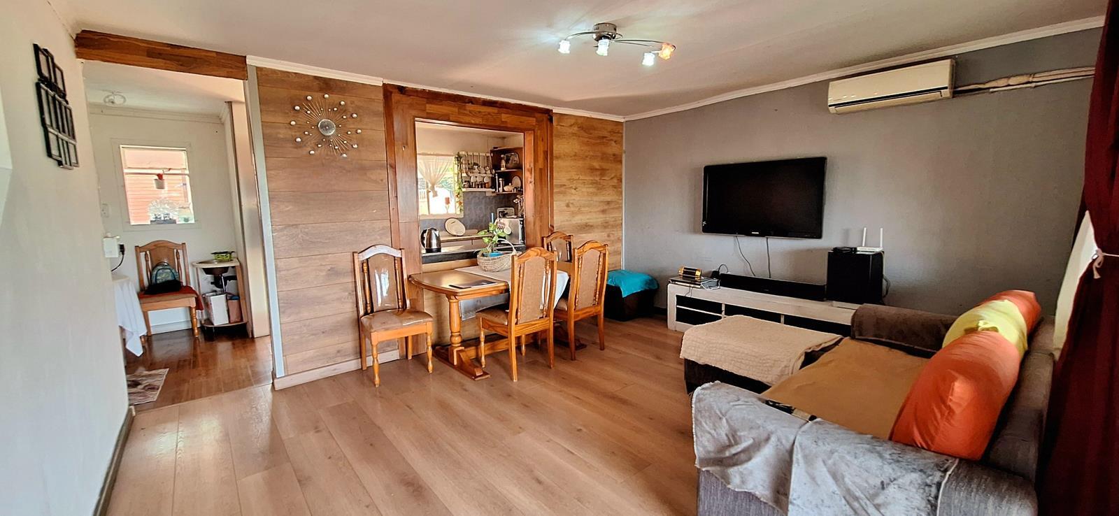 3 Bedroom House in Eastbury