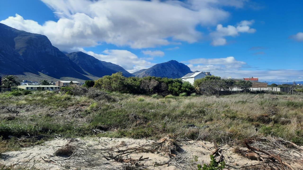 743 m² Land available in Bettys Bay
