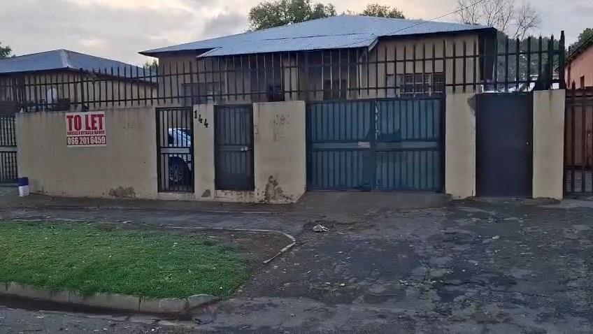 3 Bedroom House in Bezuidenhout Valley