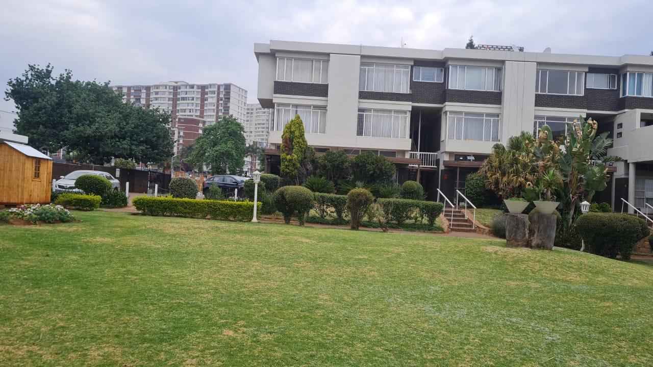 2 Bedroom Apartment in Bedford Gardens