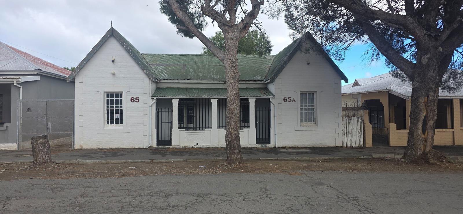 6 Bedroom House in Cradock (Nxuba)