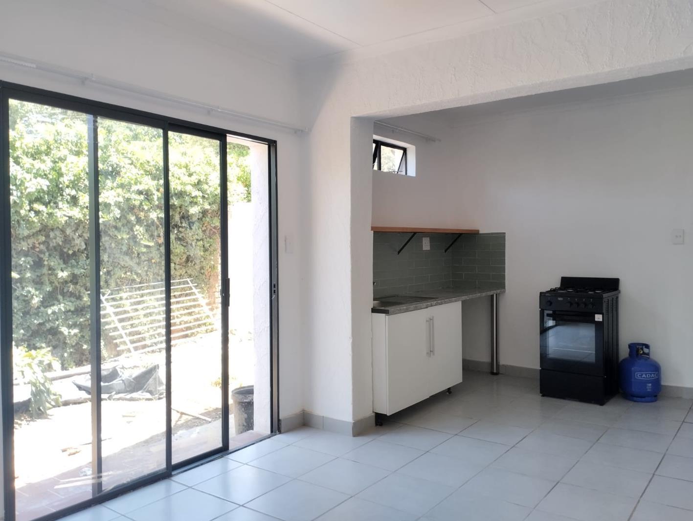 2 Bedroom Garden Cottage in Waterkloof Glen