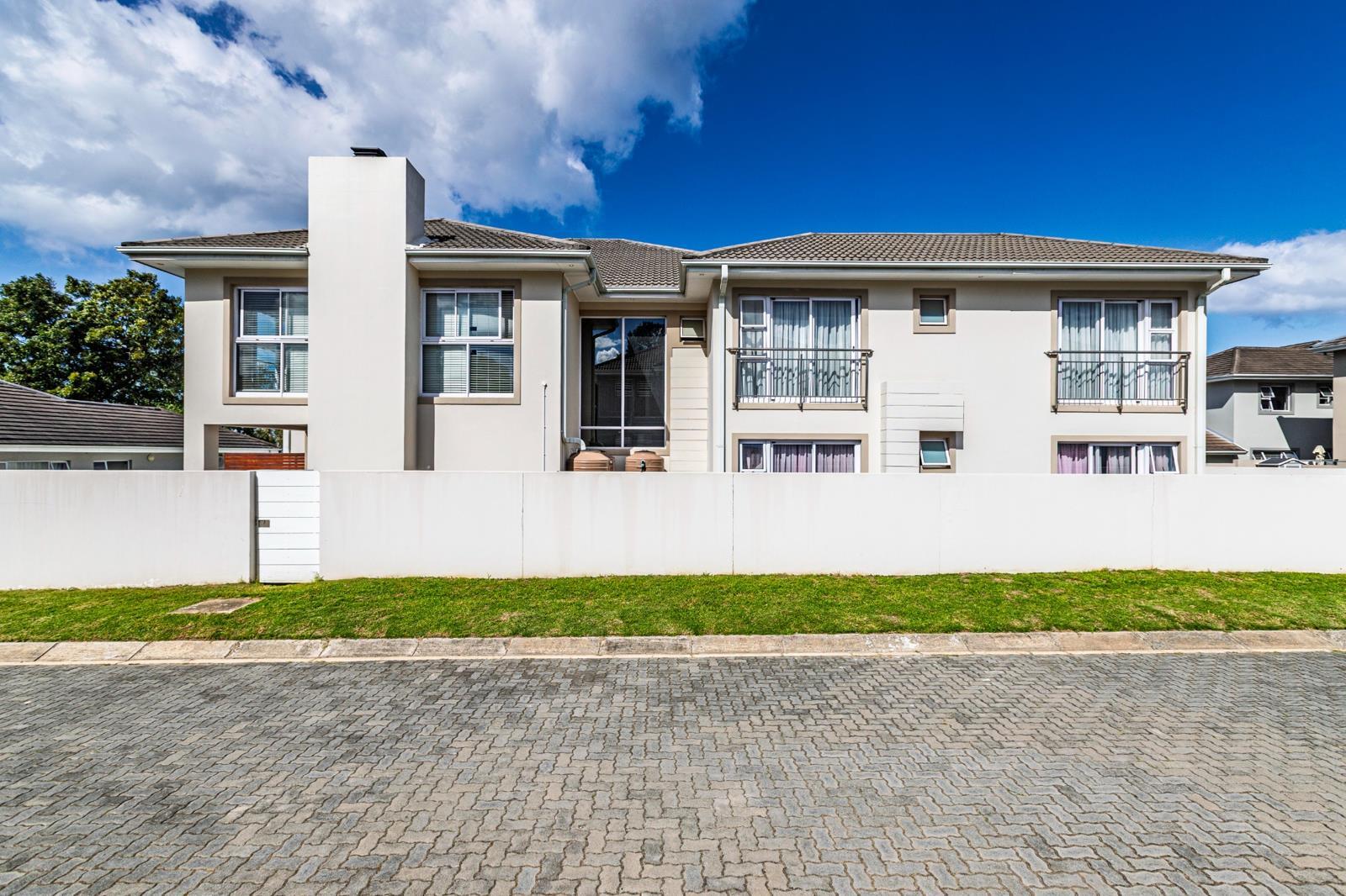 7 Bedroom House in Beacon Bay