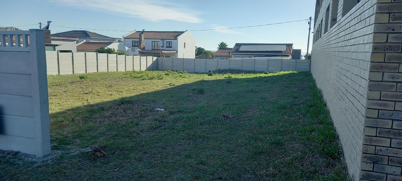 595 m² Land available in De Kelders