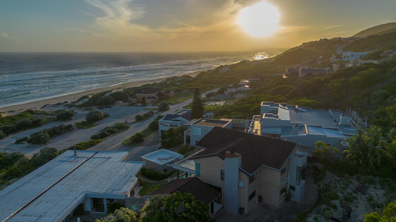 5 Bedroom House in Blue Horizon Bay