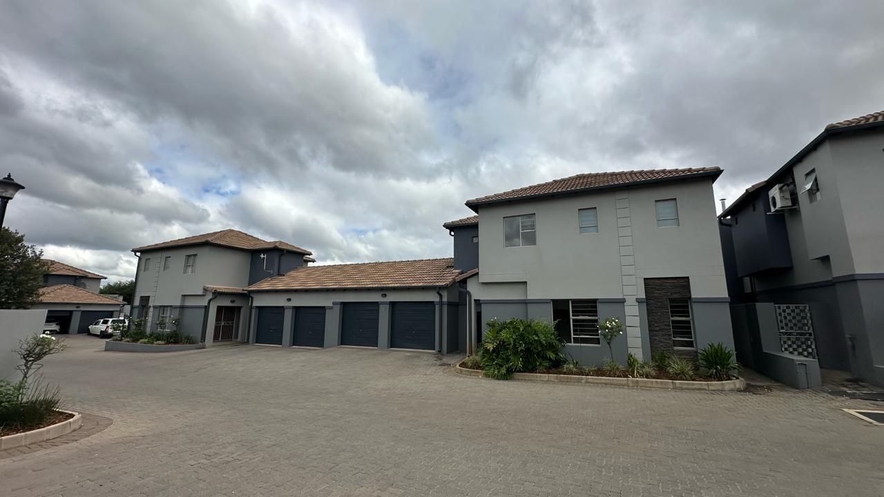 3 Bedroom Duplex in Equestria