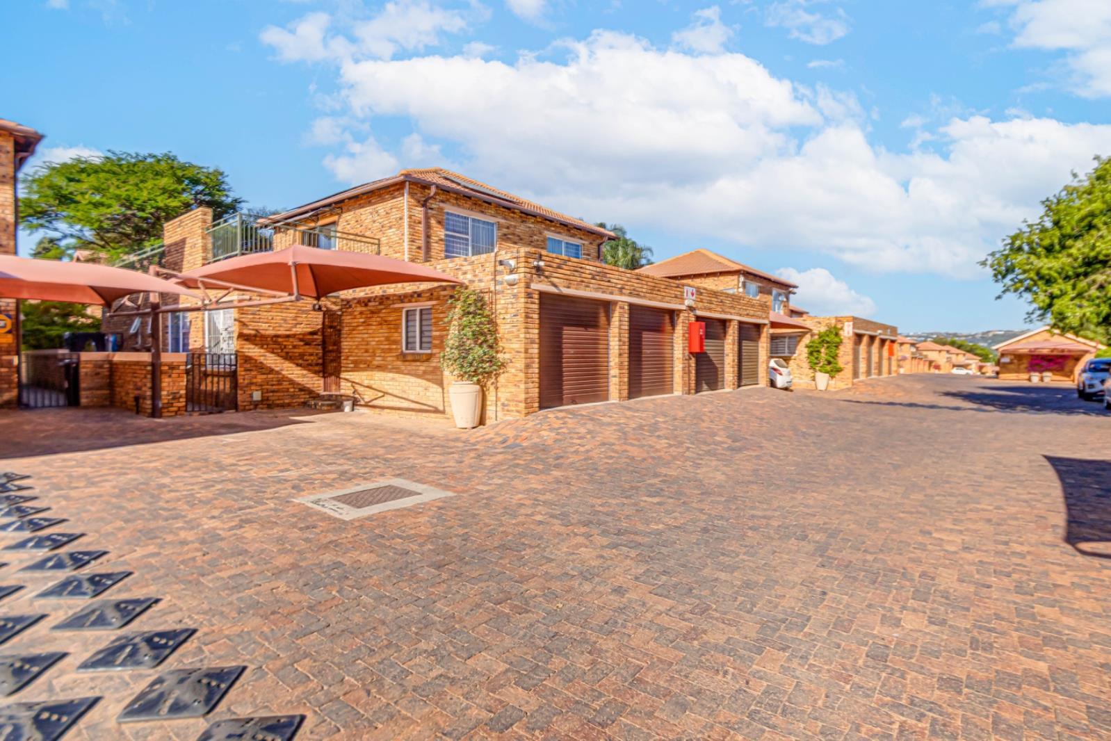 3 Bedroom Townhouse in Weltevreden Park