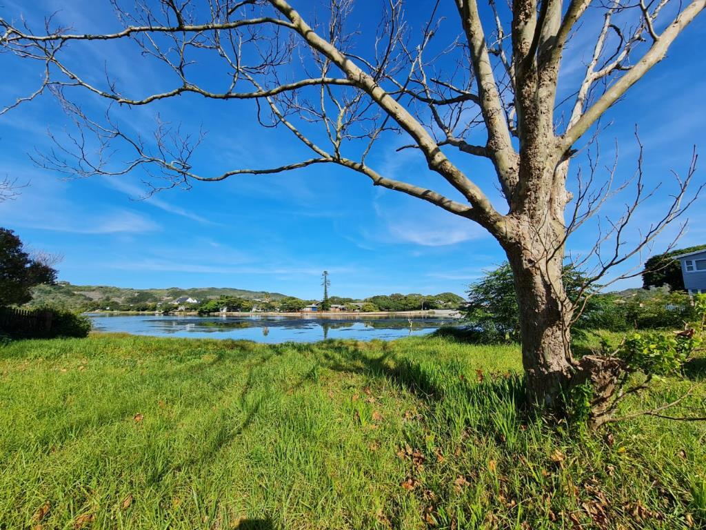 830 m² Land available in Great Brak River