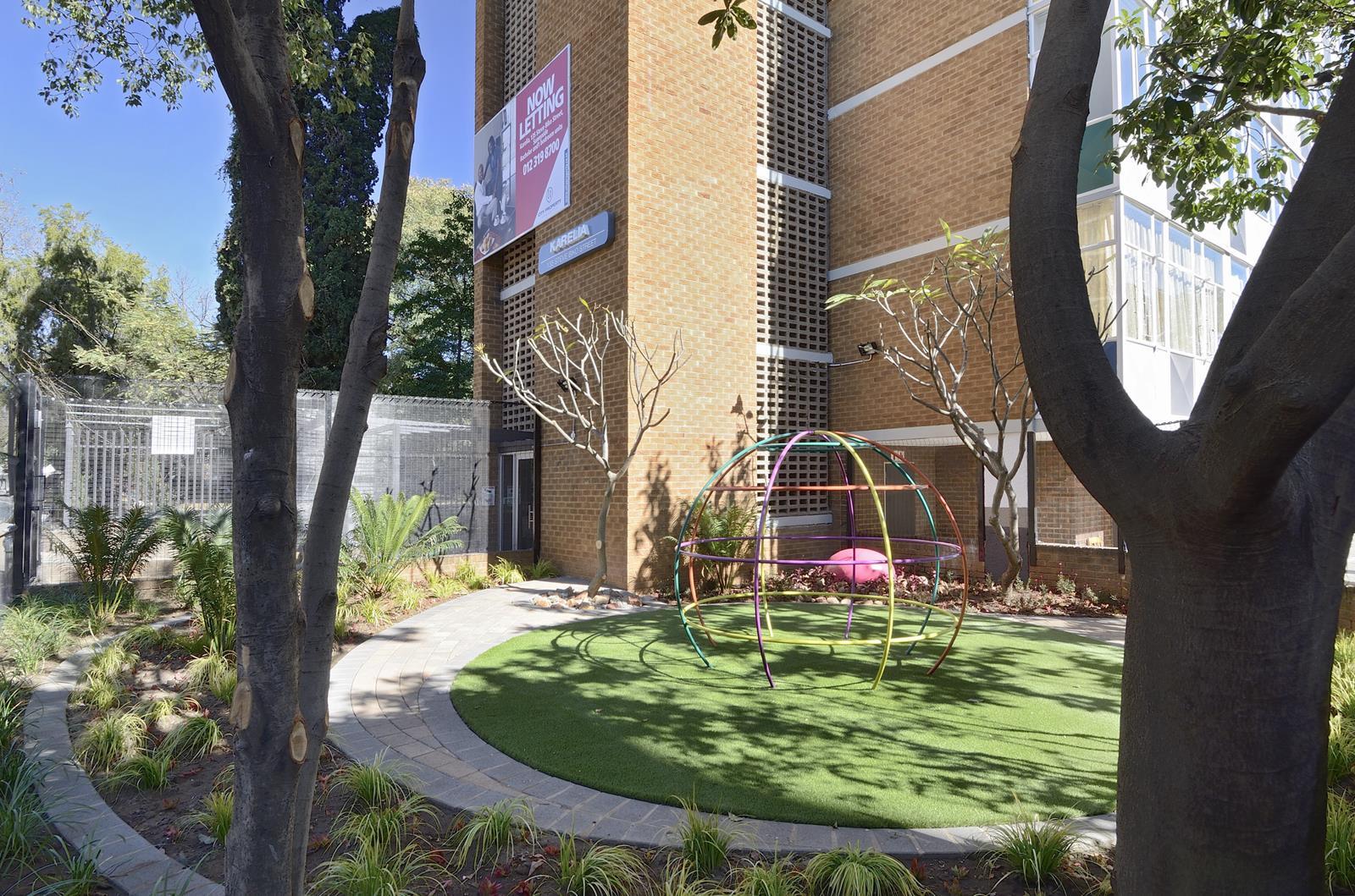 2.5 Bedroom Apartment in Arcadia