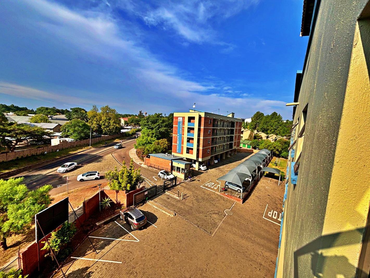 1 Bedroom Apartment in Die Hoewes