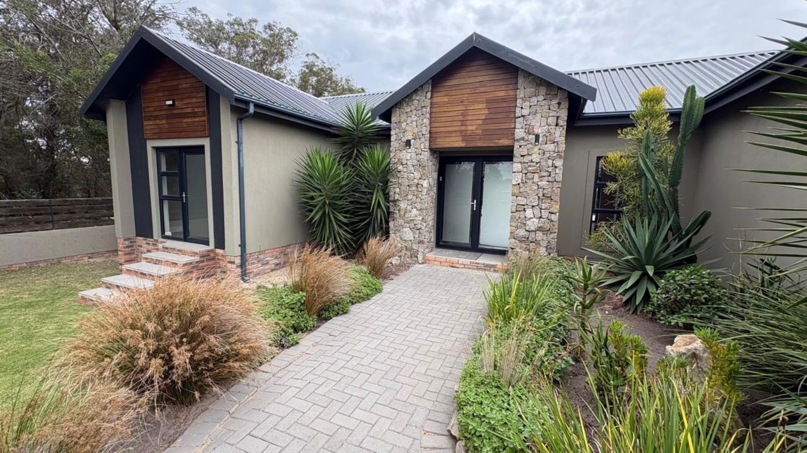 4 Bedroom House in Kragga Kamma