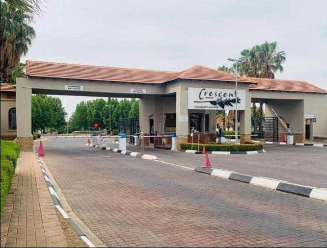 3 Bedroom Cluster in Crescent Wood Country Estate