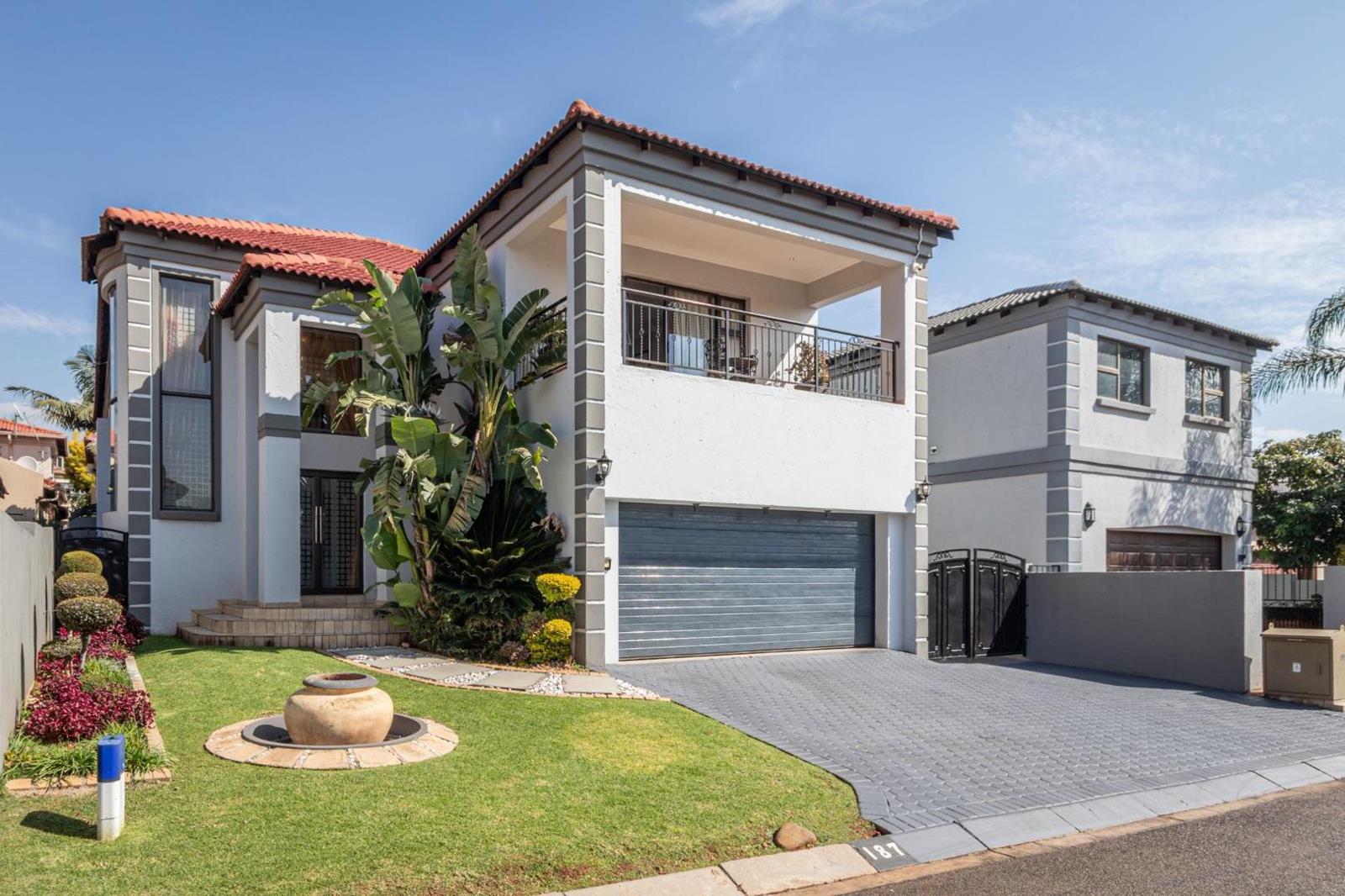5 Bedroom House in Willowbrook