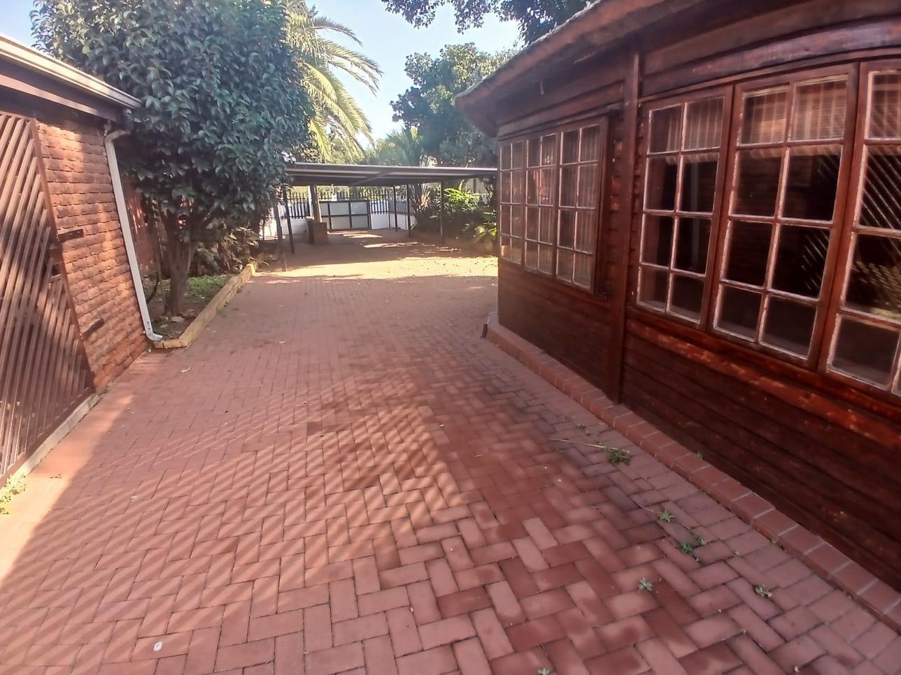 3 Bedroom House in Brackendowns