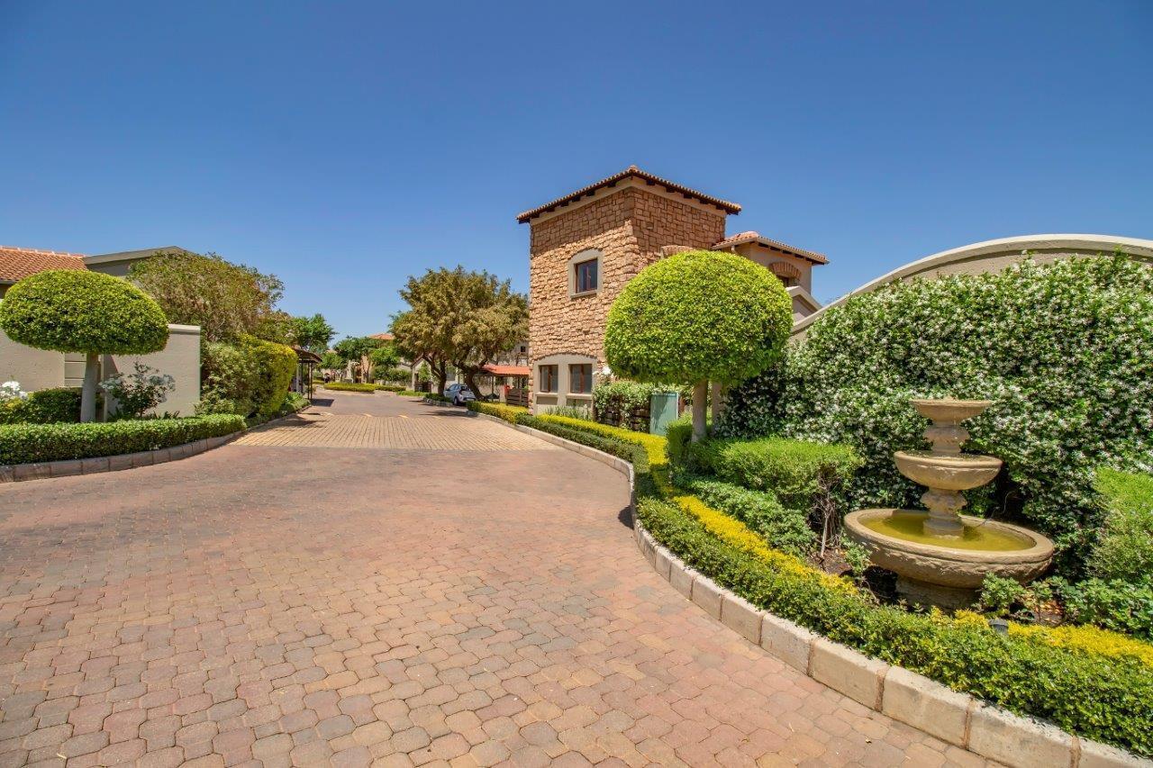 2 Bedroom Townhouse in Douglasdale