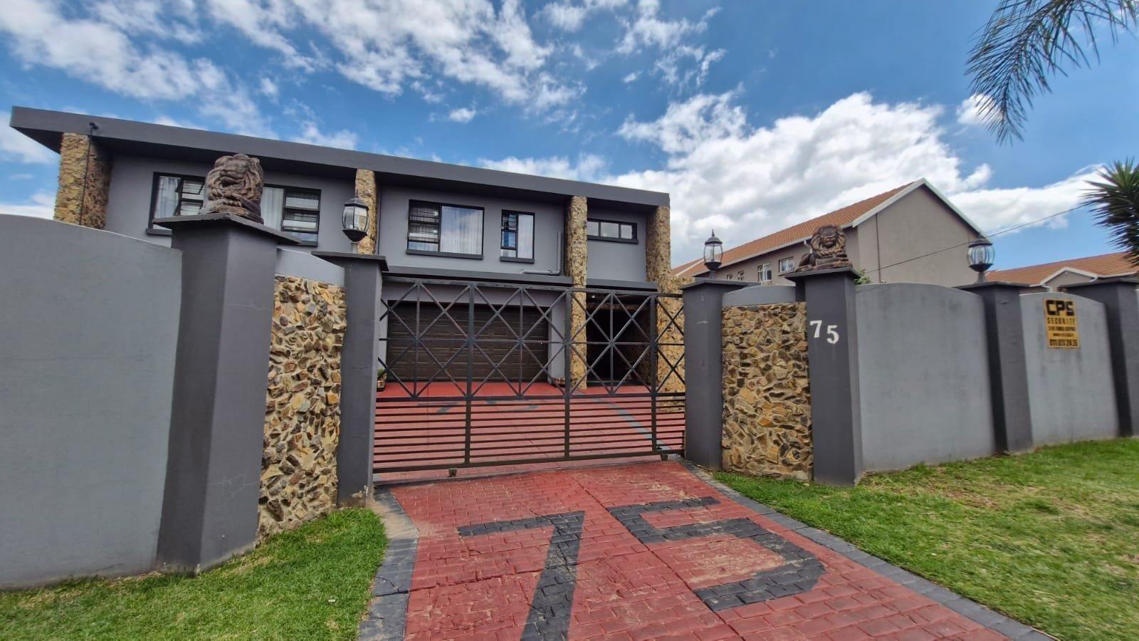 3 Bedroom House in Brackendowns