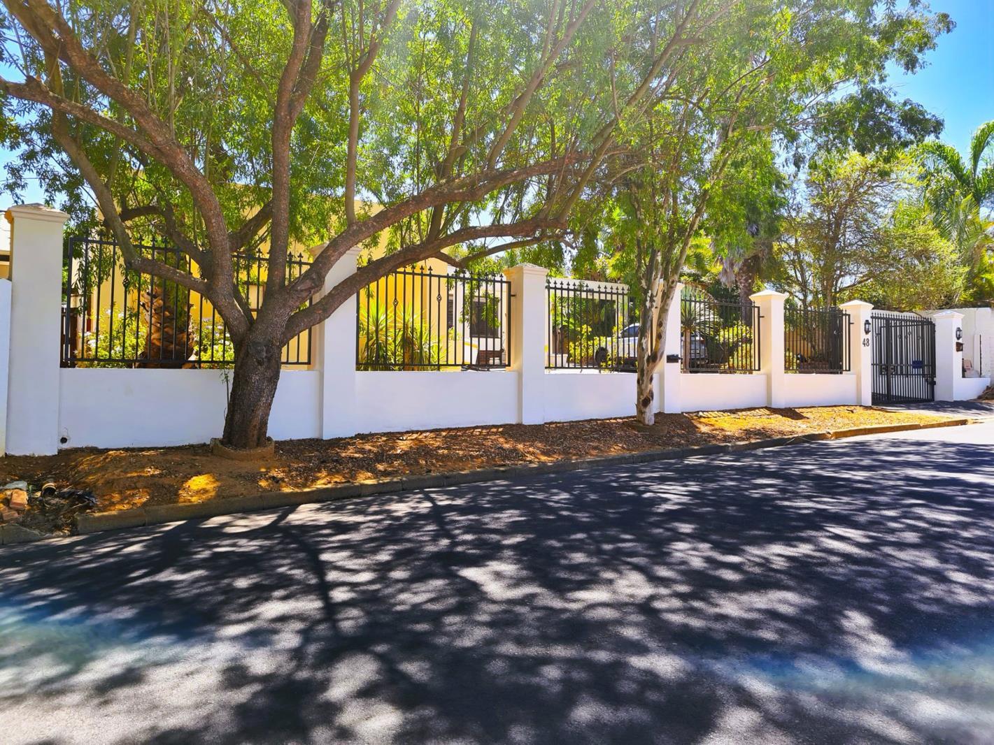 4 Bedroom House in Bergzicht