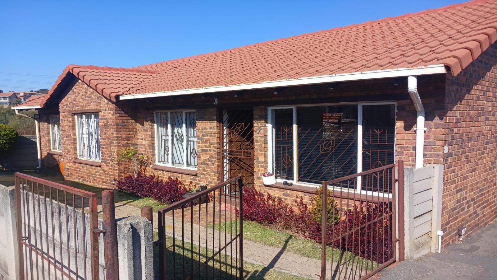 3 Bedroom Apartment in Mondeor