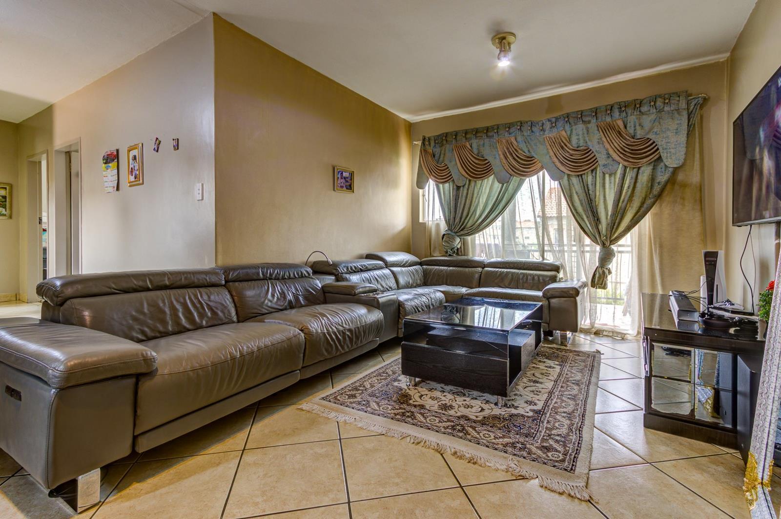 2 Bedroom Apartment in Glen Marais