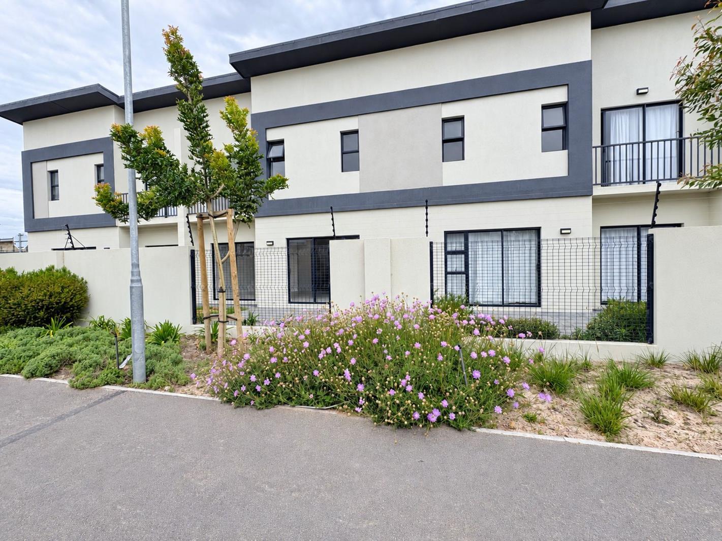 3 Bedroom Townhouse in Sandown