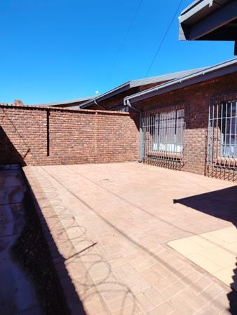 2 Bedroom Apartment in Postmasburg