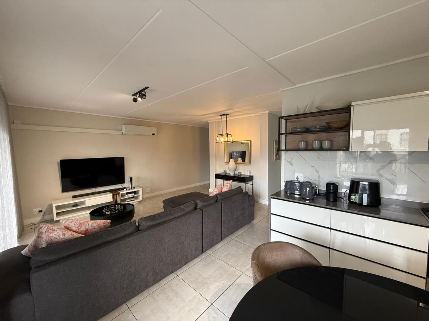3 Bedroom Apartment in Waterfall