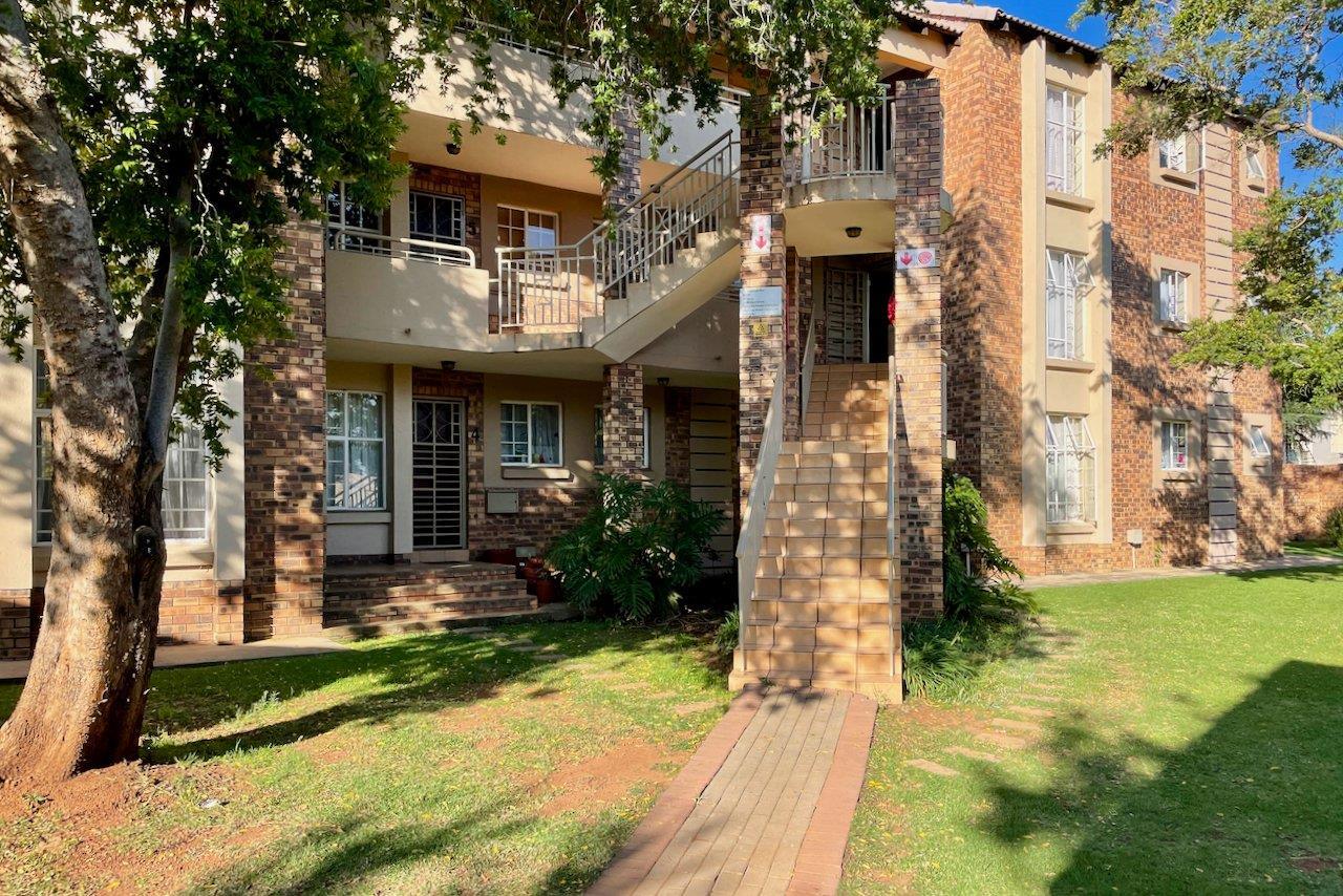 2 Bedroom Apartment in Die Hoewes