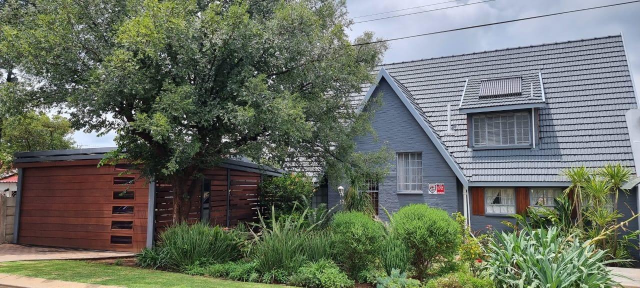 3 Bedroom House in Mondeor