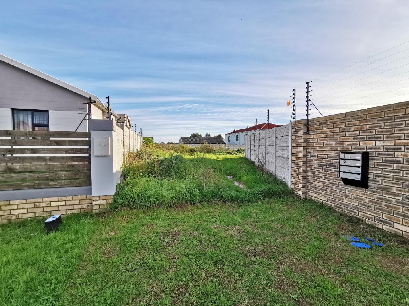 561 m² Land available in Fairview