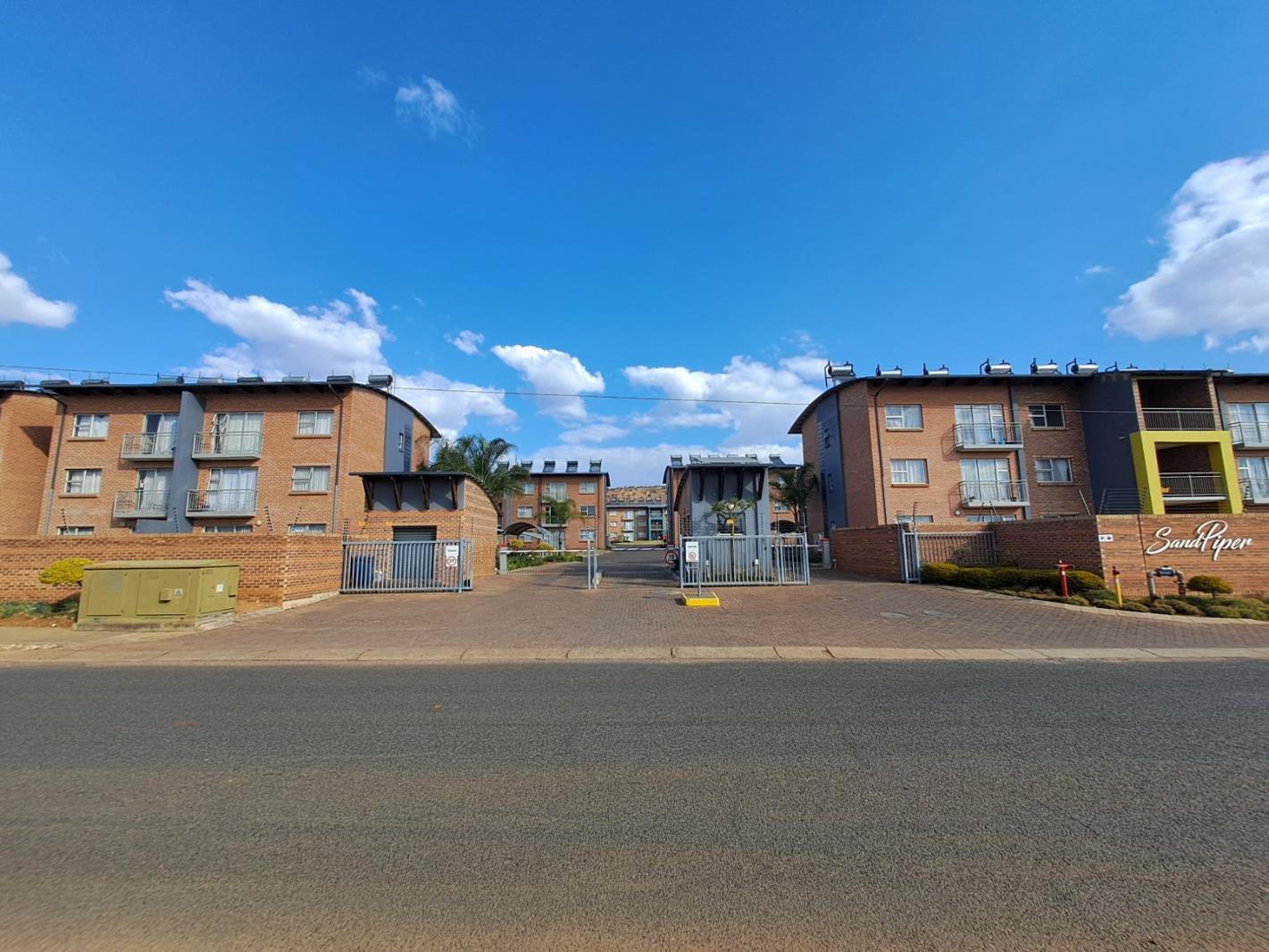 2 Bedroom Apartment in Montana Park