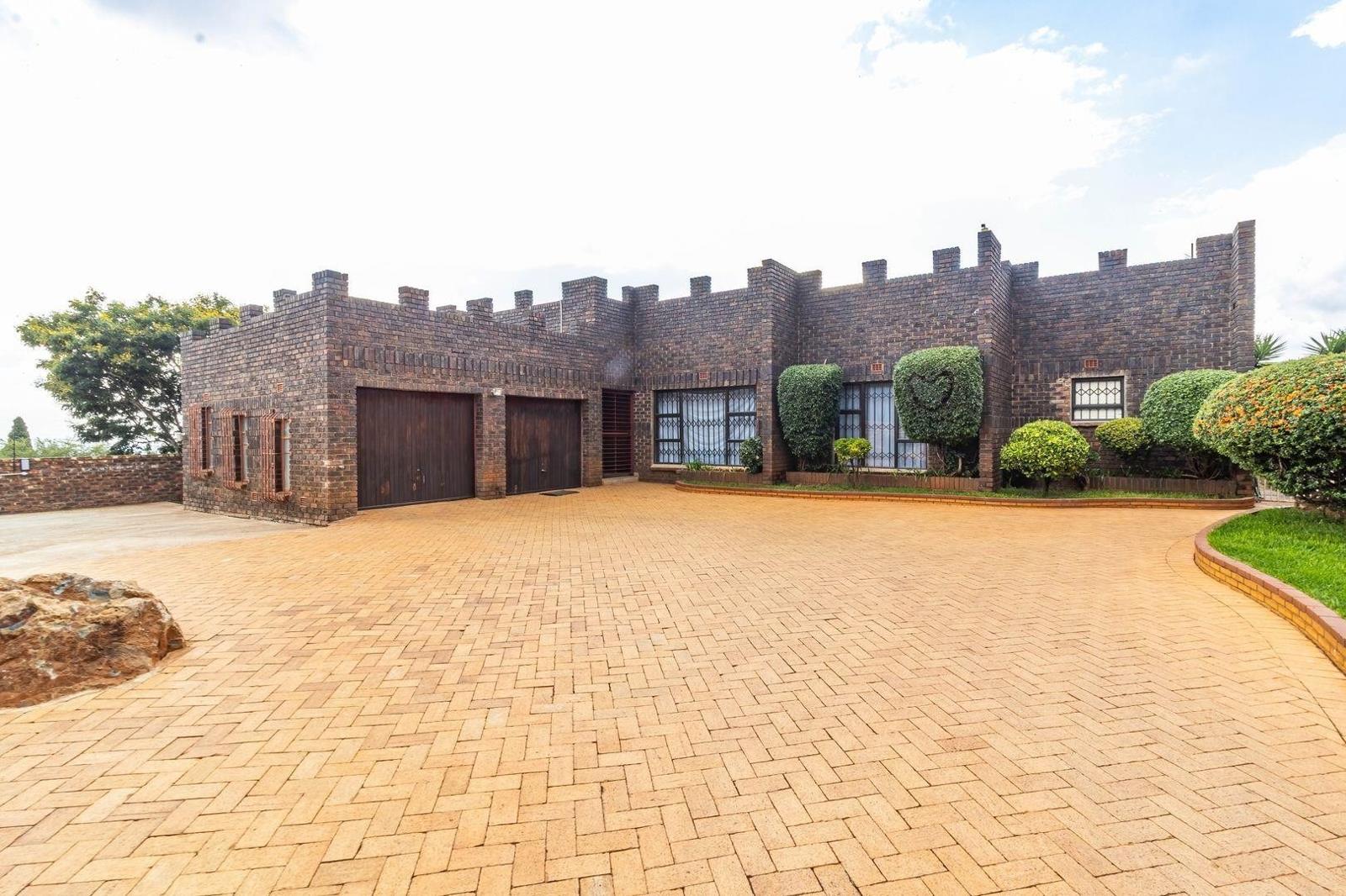 5 Bedroom House in Bassonia