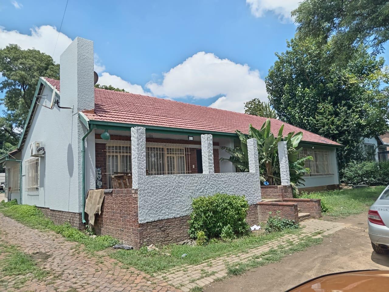 4 Bedroom House in Kew