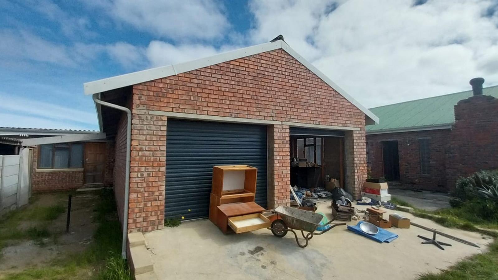 6 Bedroom House in Franskraal