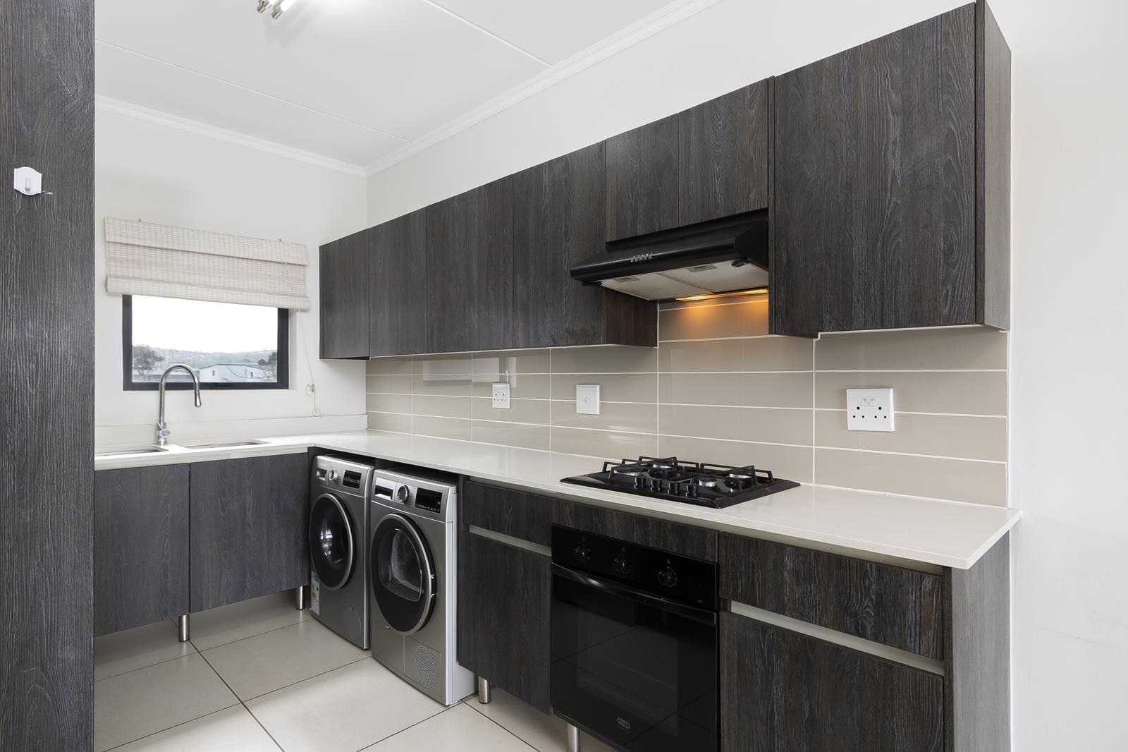 3 Bedroom Apartment in Somerset West Central