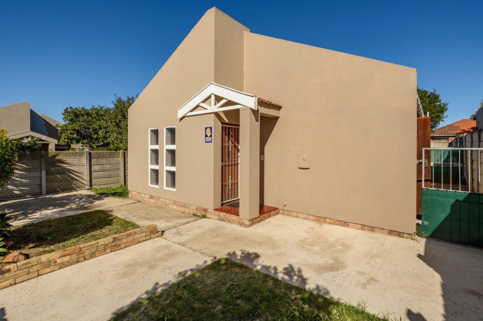 2 Bedroom House in Overbaakens