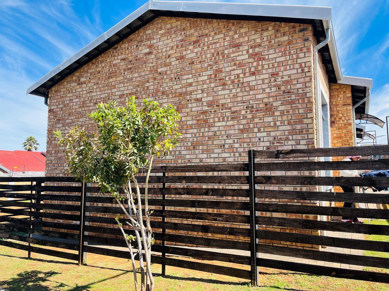 2 Bedroom Townhouse in Grobler Park