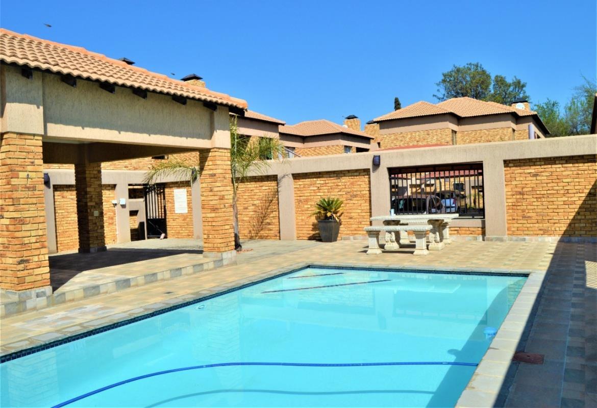 2 Bedroom Townhouse in Ravenswood