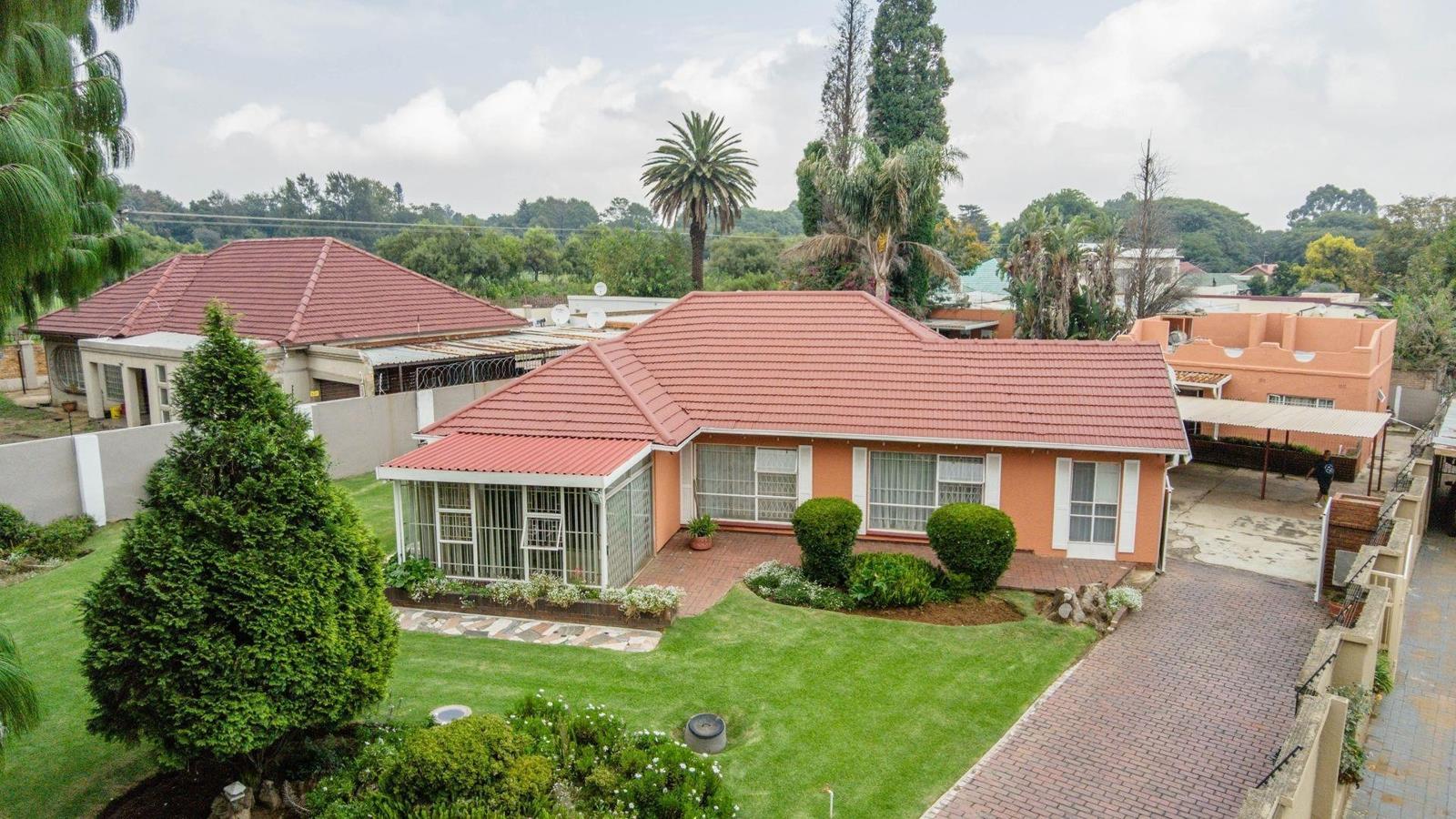 6 Bedroom House in Rewlatch