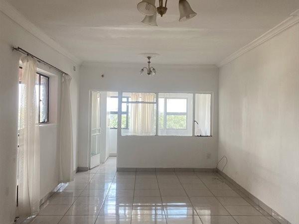 3 Bedroom Apartment in Robertsham