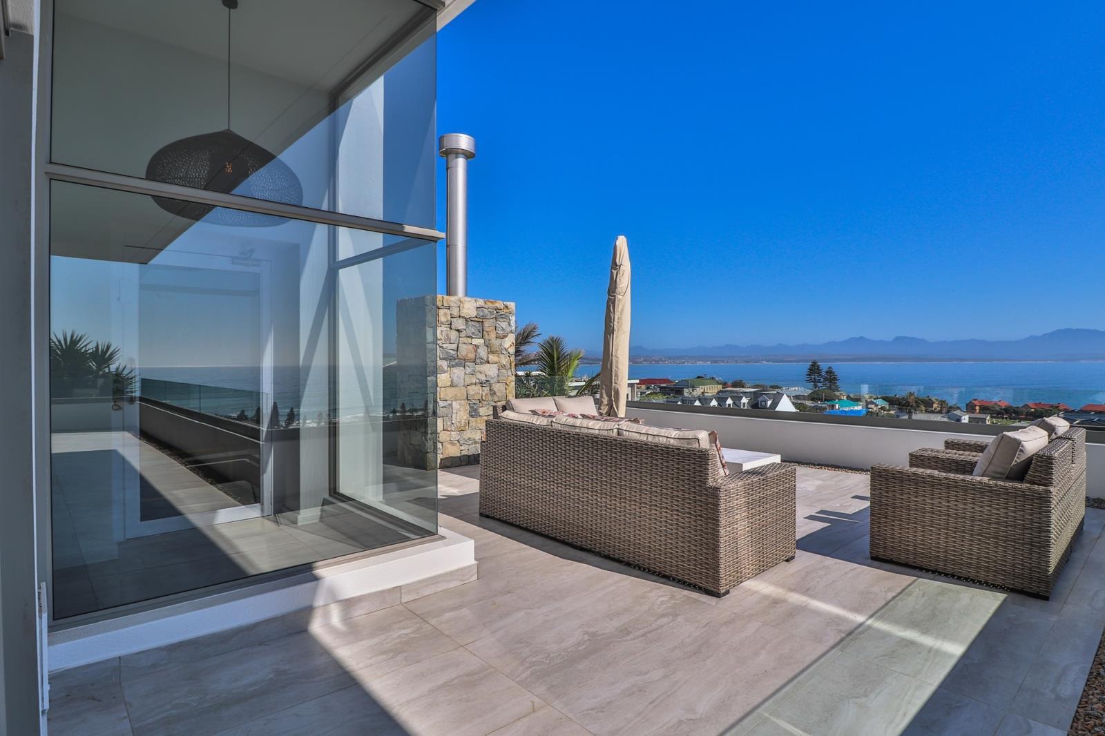 4 Bedroom House in Mossel Bay Central